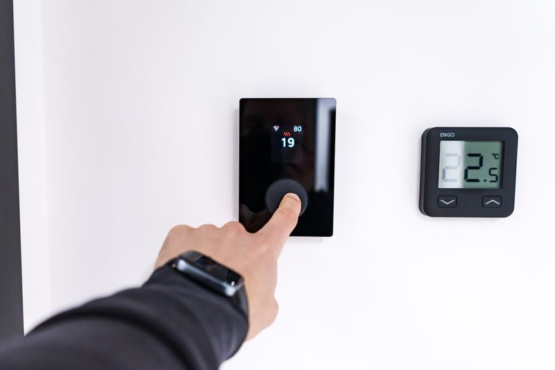setting the thermostat